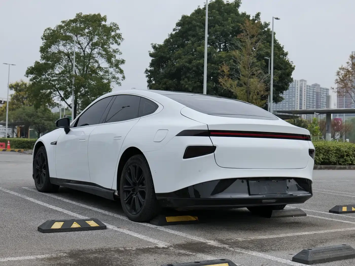 Xpeng P7 562N Performance Edition* КРАЙНА ЦЕНА, снимка 6 - Автомобили и джипове - 56663744