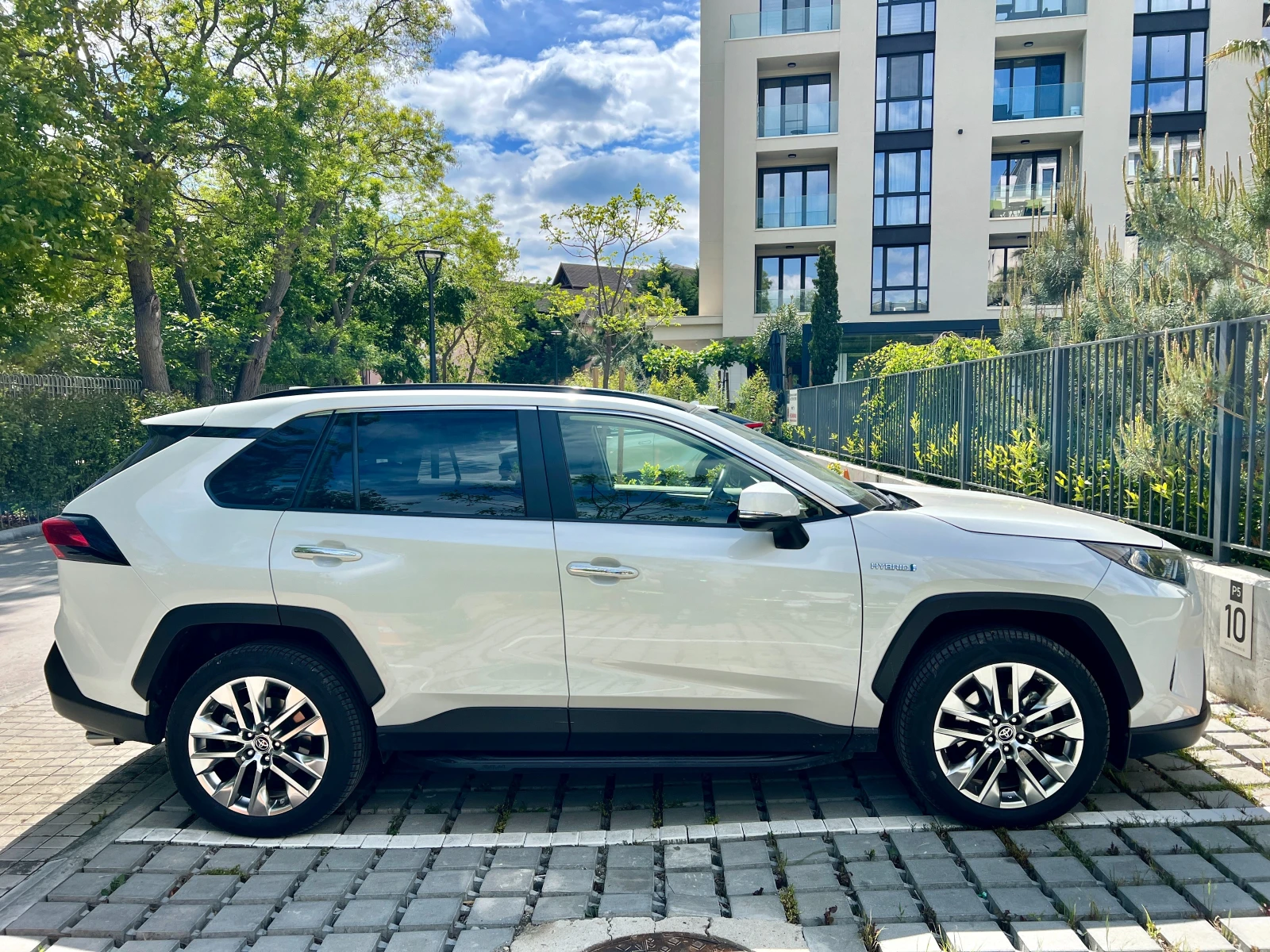 Toyota Rav4 Luxury Premium AWD - изображение 5