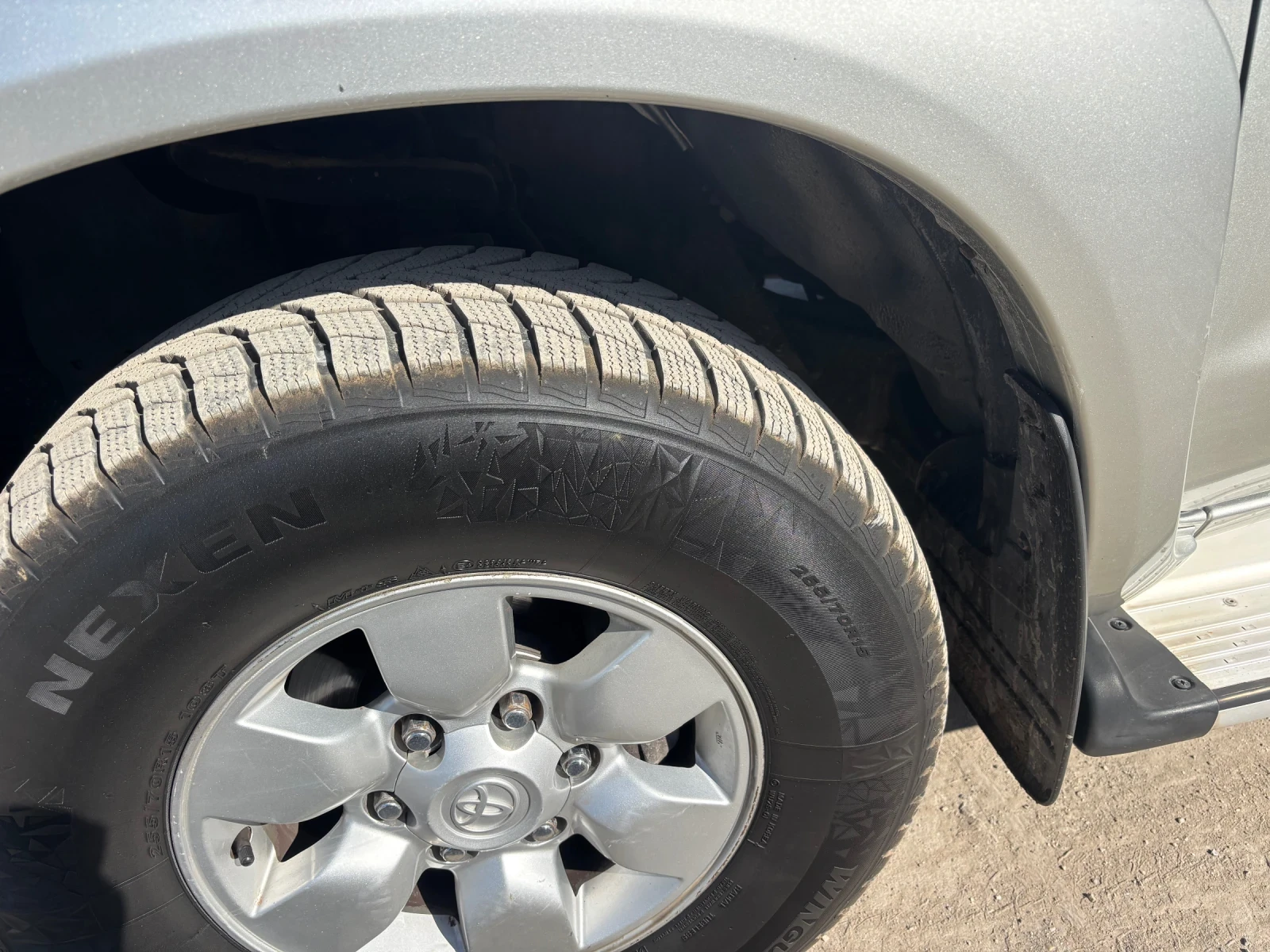 Toyota Hilux 3.0 D4D, снимка 11 - Автомобили и джипове - 53809259