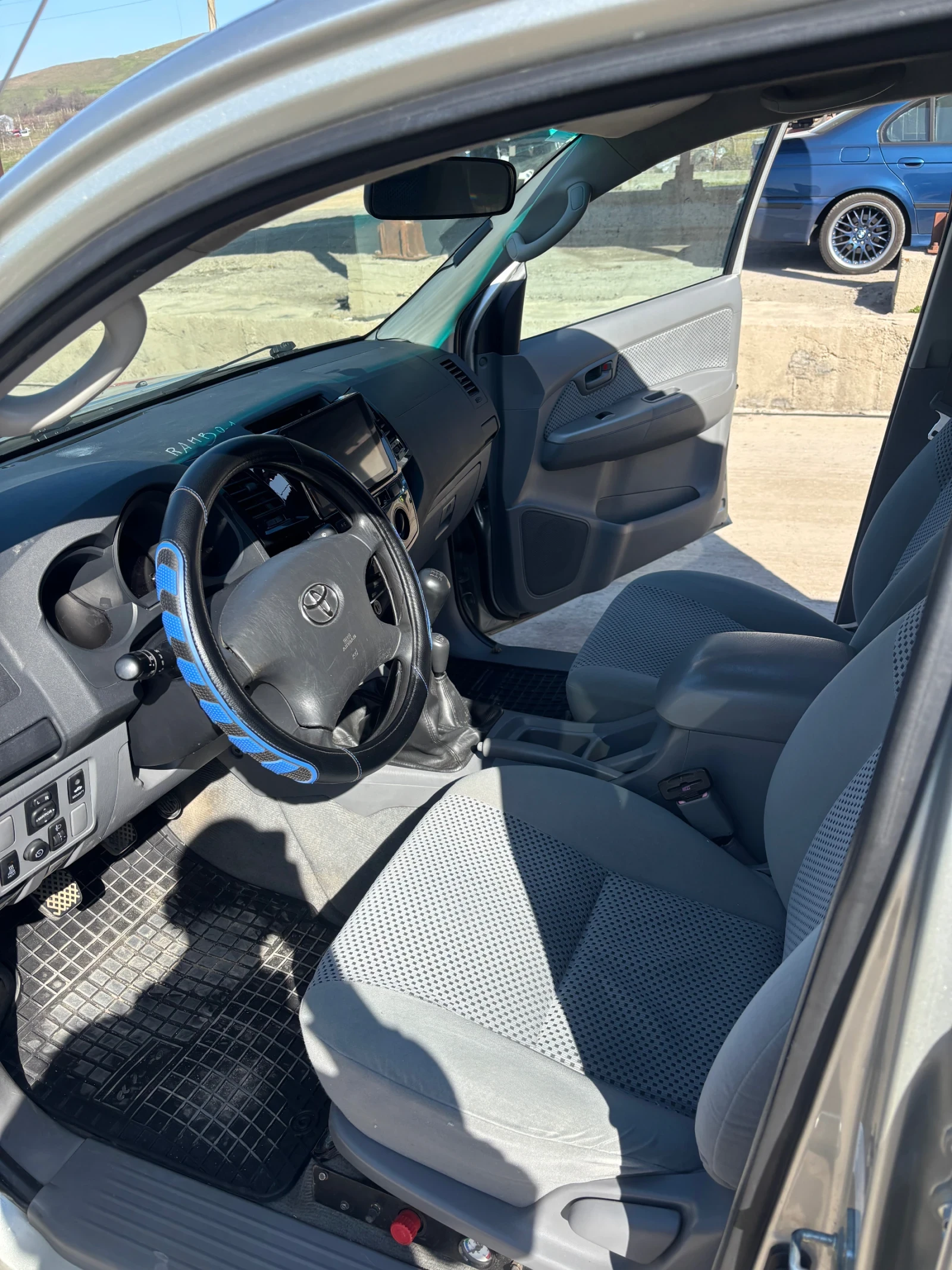 Toyota Hilux 3.0 D4D, снимка 9 - Автомобили и джипове - 53809259