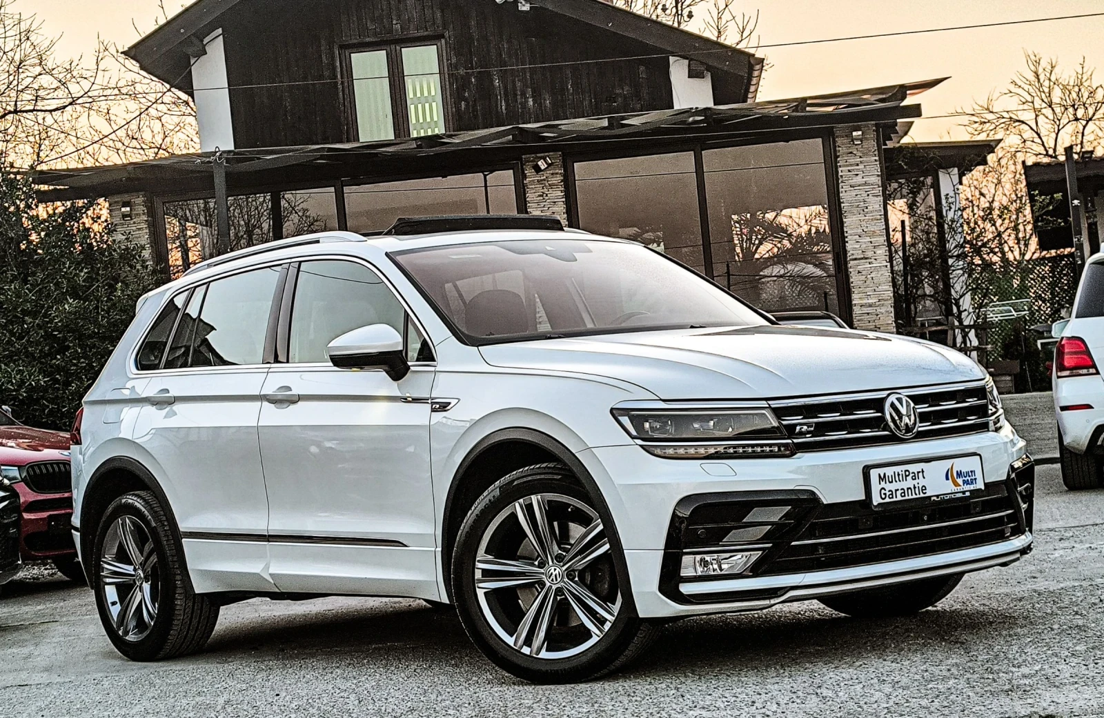 VW Tiguan 2.0TDI 3 x R-LINE ПЕРЛА 4-MOTION ПАНОРАМА CAM-360 , снимка 3 - Автомобили и джипове - 53850559