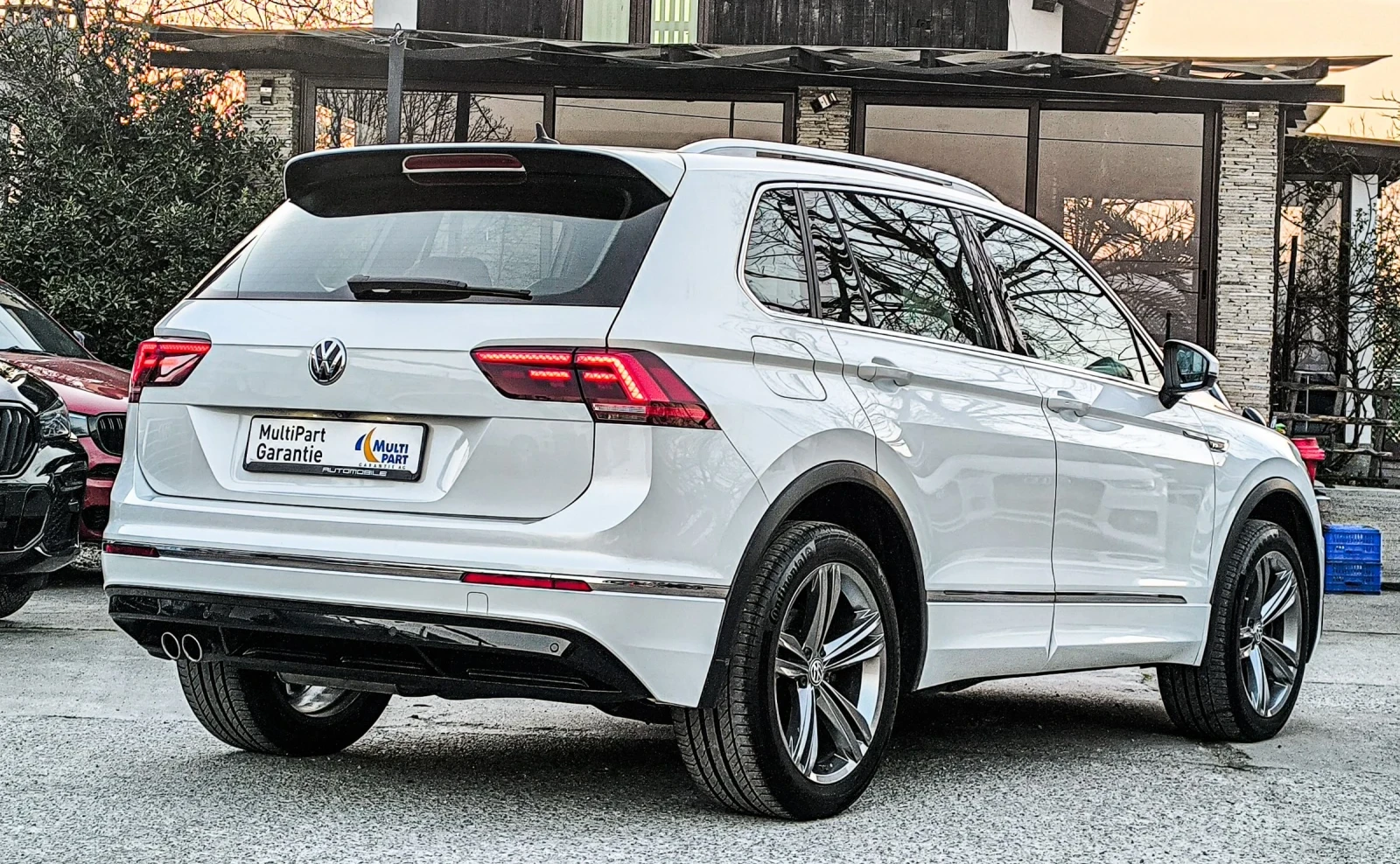 VW Tiguan 2.0TDI 3 x R-LINE ПЕРЛА 4-MOTION ПАНОРАМА CAM-360 , снимка 5 - Автомобили и джипове - 53850559