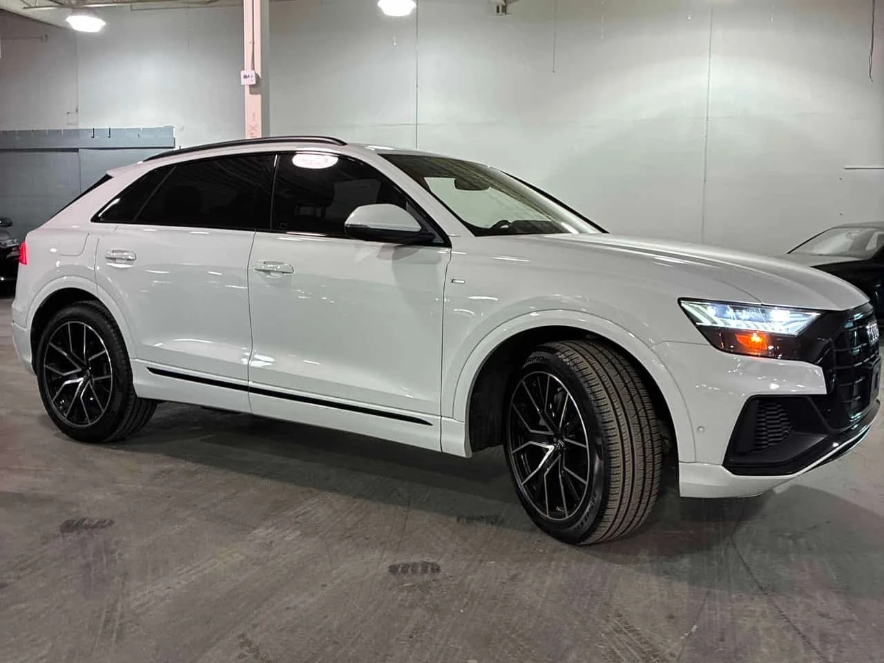 Audi Q8 * Technik * АВТОКРЕДИТ * ГЛАВНО ПРЕДСТАВИТЕЛСТВО, снимка 4 - Автомобили и джипове - 56235795