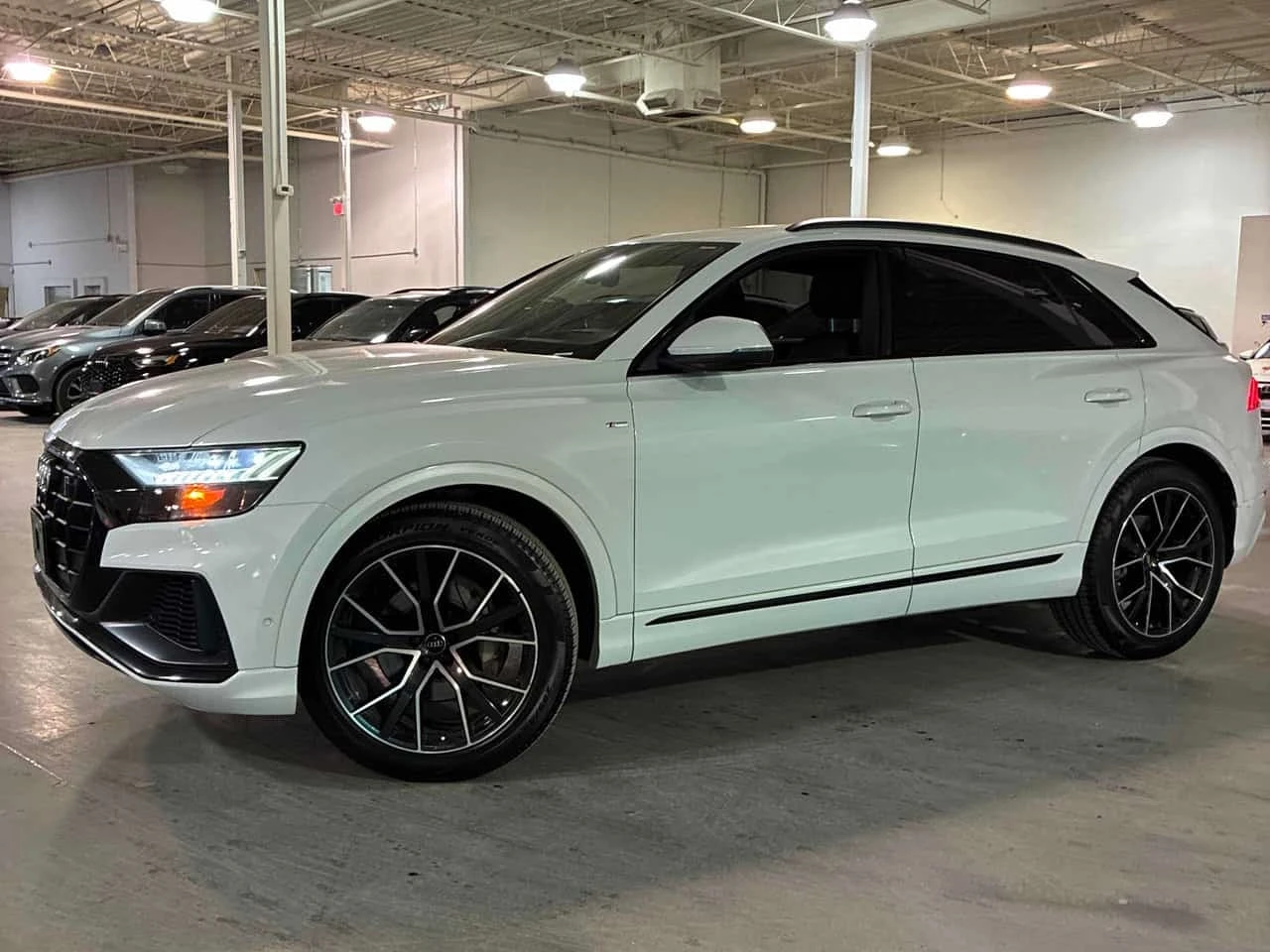 Audi Q8 * Technik * АВТОКРЕДИТ * ГЛАВНО ПРЕДСТАВИТЕЛСТВО, снимка 3 - Автомобили и джипове - 56235795