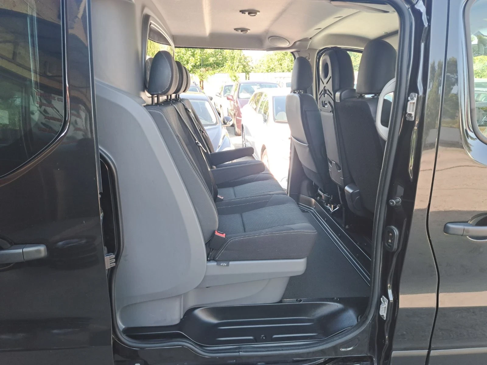 Renault Trafic 1.6cdti 6+ 1м 120кс, снимка 10 - Бусове и автобуси - 55636312