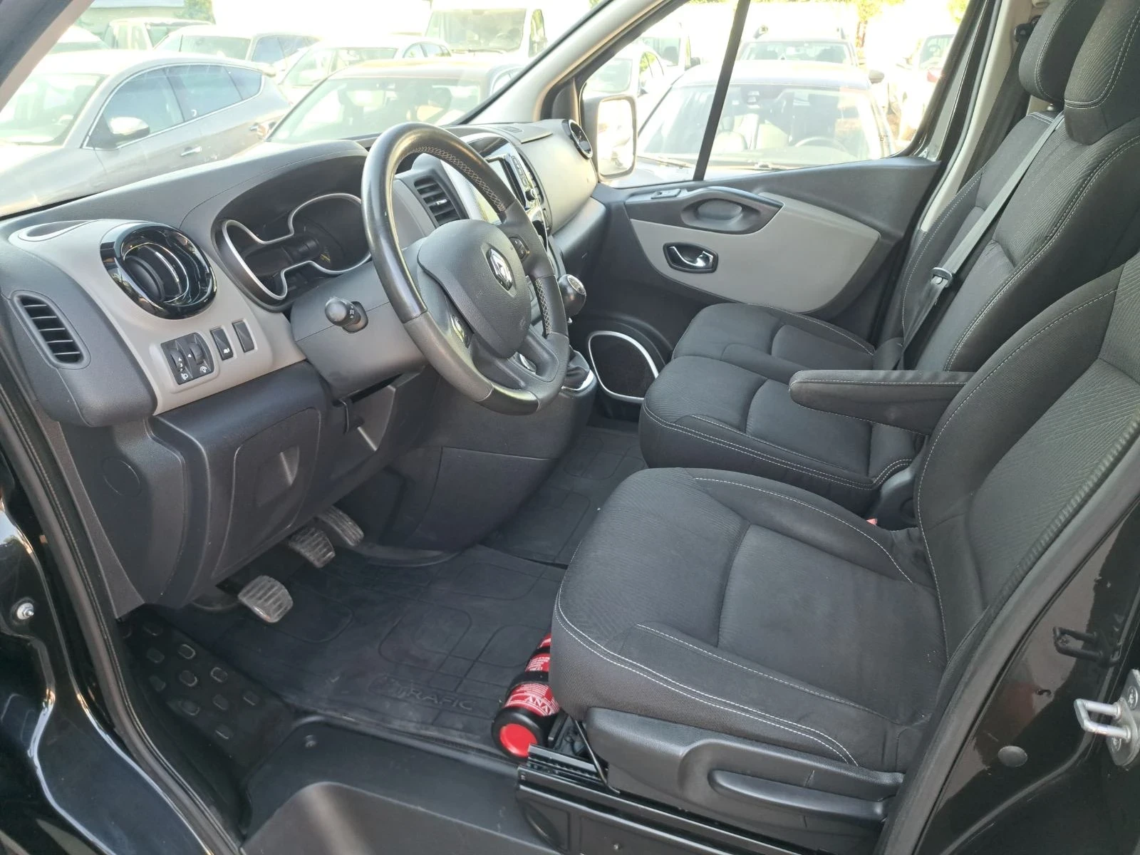 Renault Trafic 1.6cdti 6+ 1м 120кс, снимка 9 - Бусове и автобуси - 55636312
