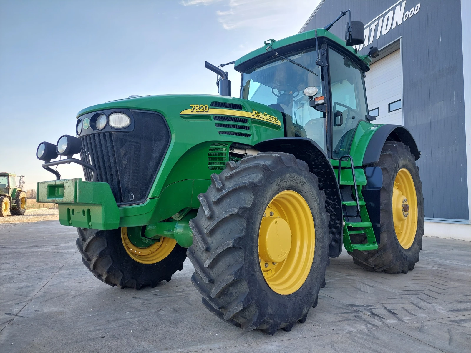 Трактор John Deere  7820 