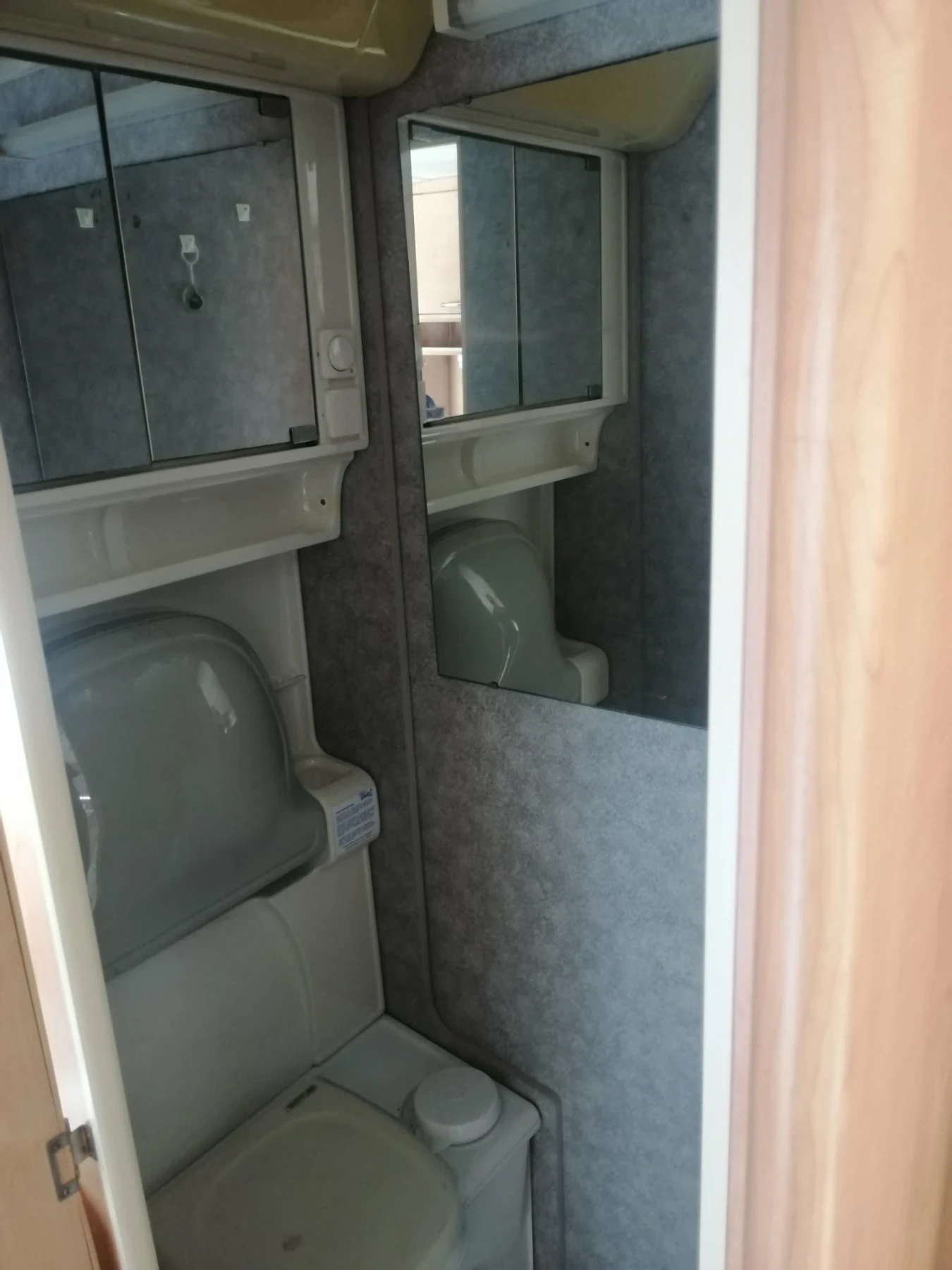 Каравана Caravelair, снимка 14 - Каравани и кемпери - 55127598