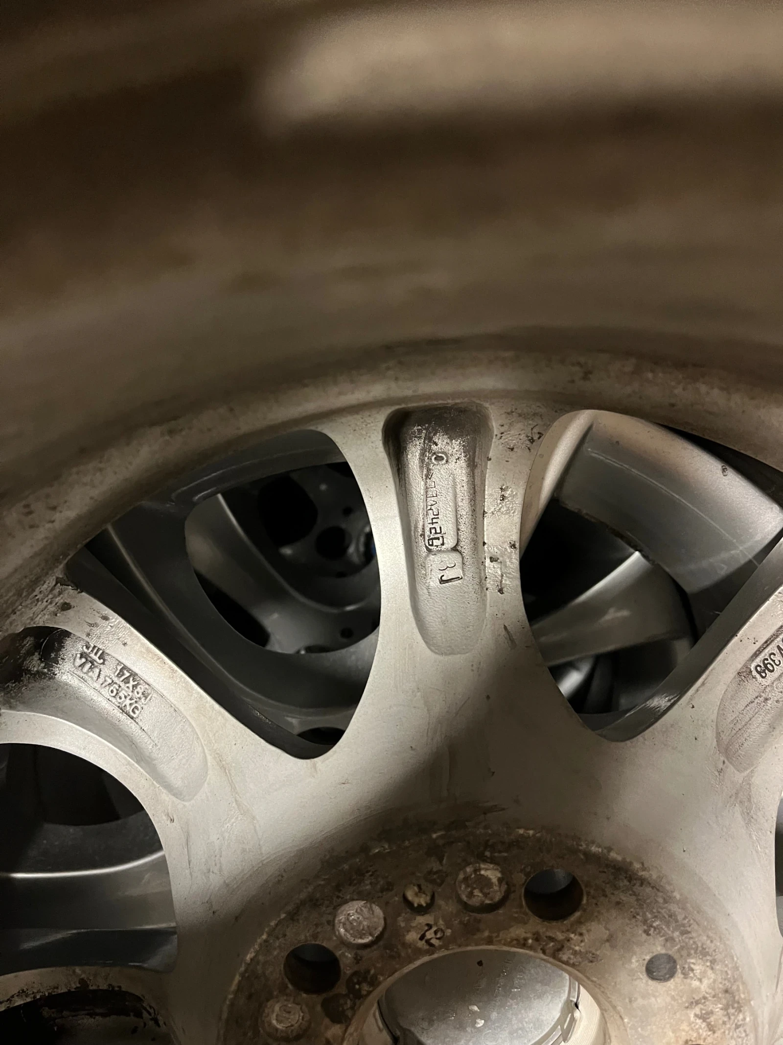    235/60R17  Audi | Mobile.bg   9