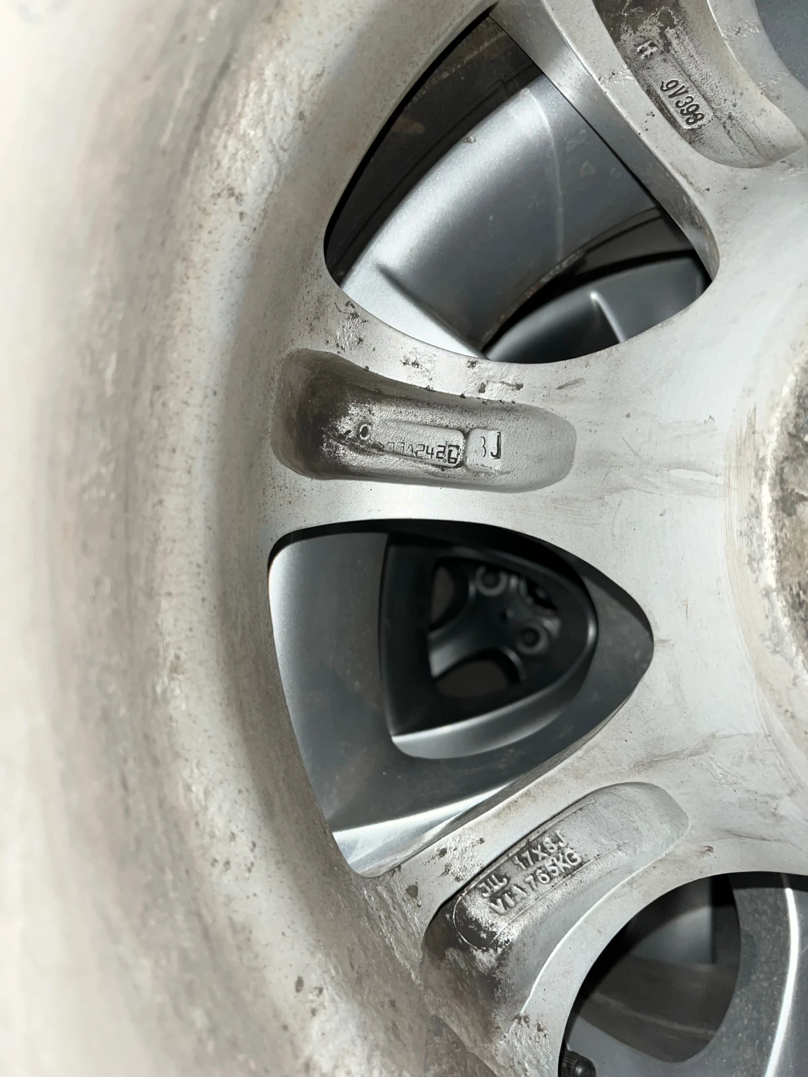    235/60R17  Audi | Mobile.bg   4