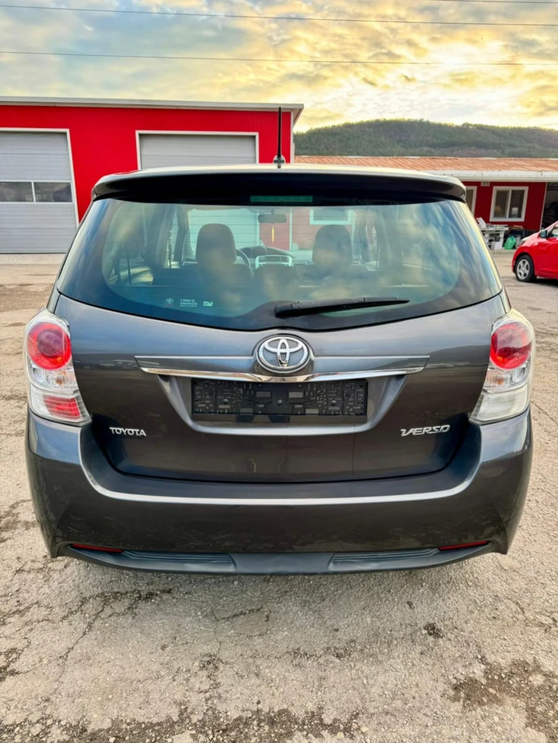 Toyota Verso FACELIFT, 7 МЕСТА, НАВИГАЦИЯ , снимка 3 - Автомобили и джипове - 48806089