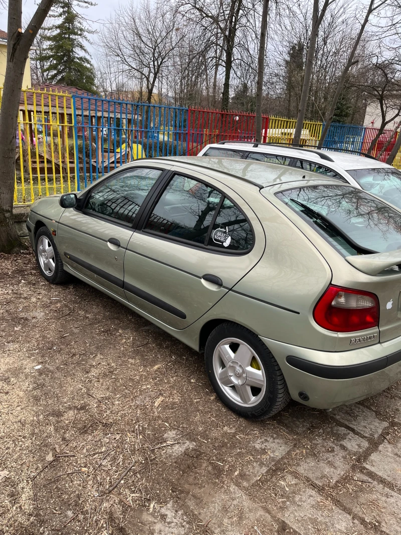 Renault Megane 1.6 16v, снимка 2 - Автомобили и джипове - 49274337