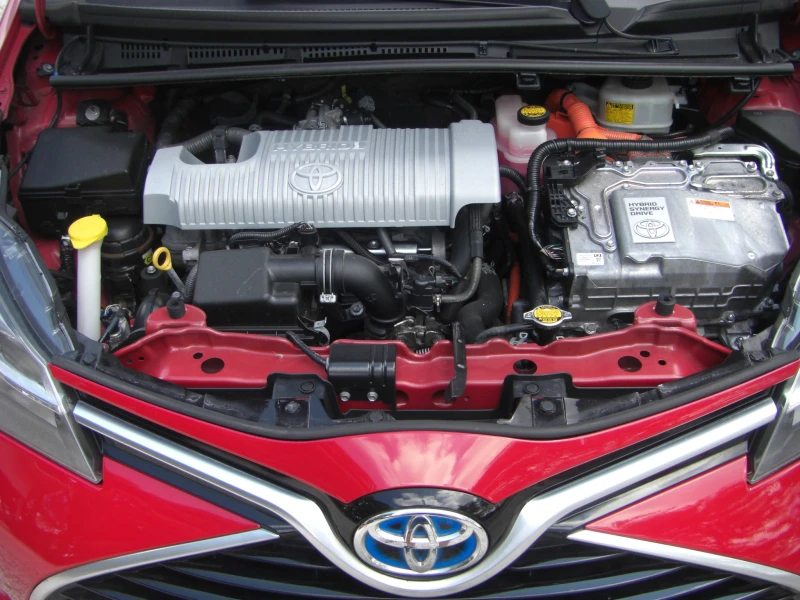 Toyota Yaris 1.5i HYBRID NAVI LED EURO 6B, снимка 17 - Автомобили и джипове - 51484484