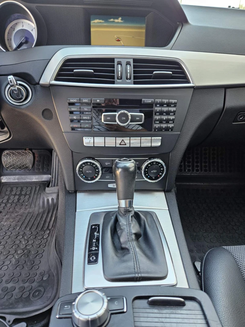 Mercedes-Benz C 200 Facelift, снимка 8 - Автомобили и джипове - 51594550