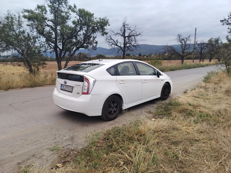 Toyota Prius, снимка 2 - Автомобили и джипове - 52506141