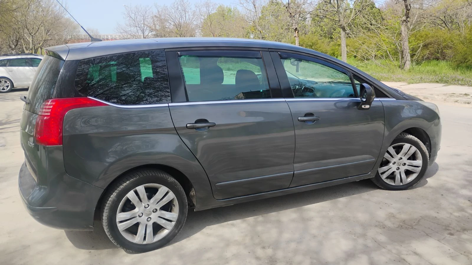 Peugeot 5008 1.6i, 7 места - изображение 3