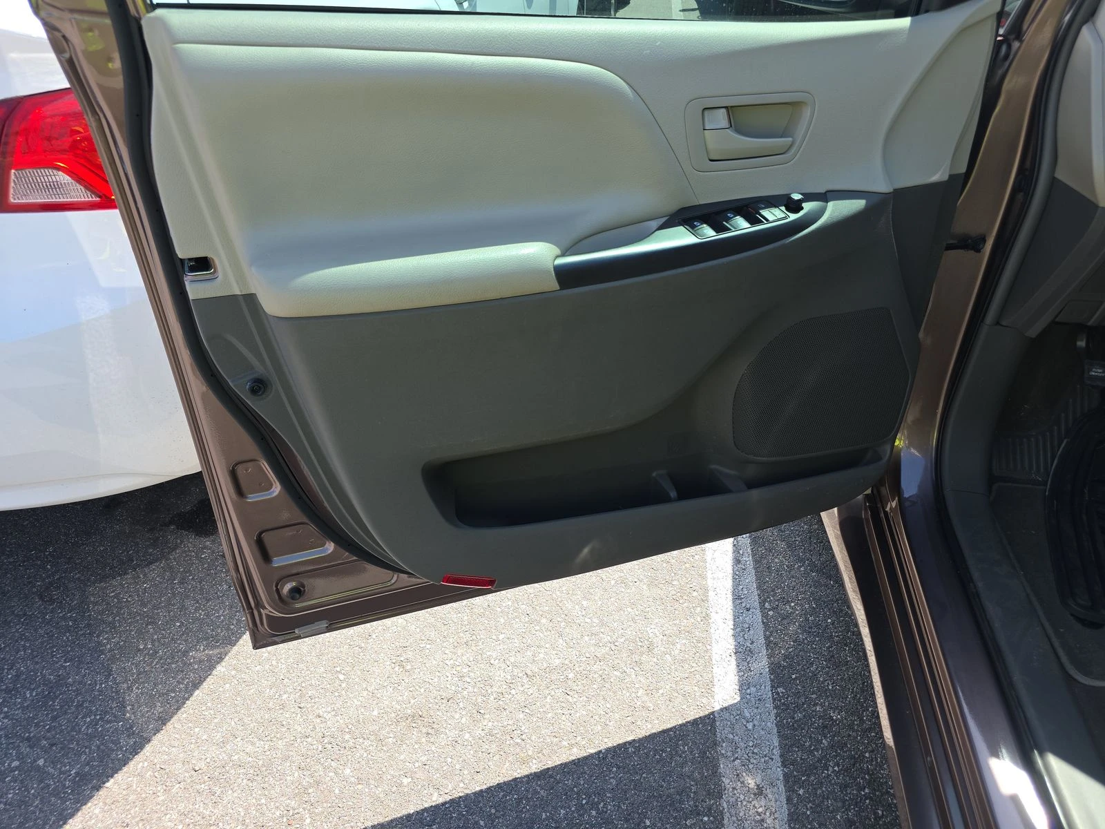 Toyota Sienna, снимка 13 - Автомобили и джипове - 53826269