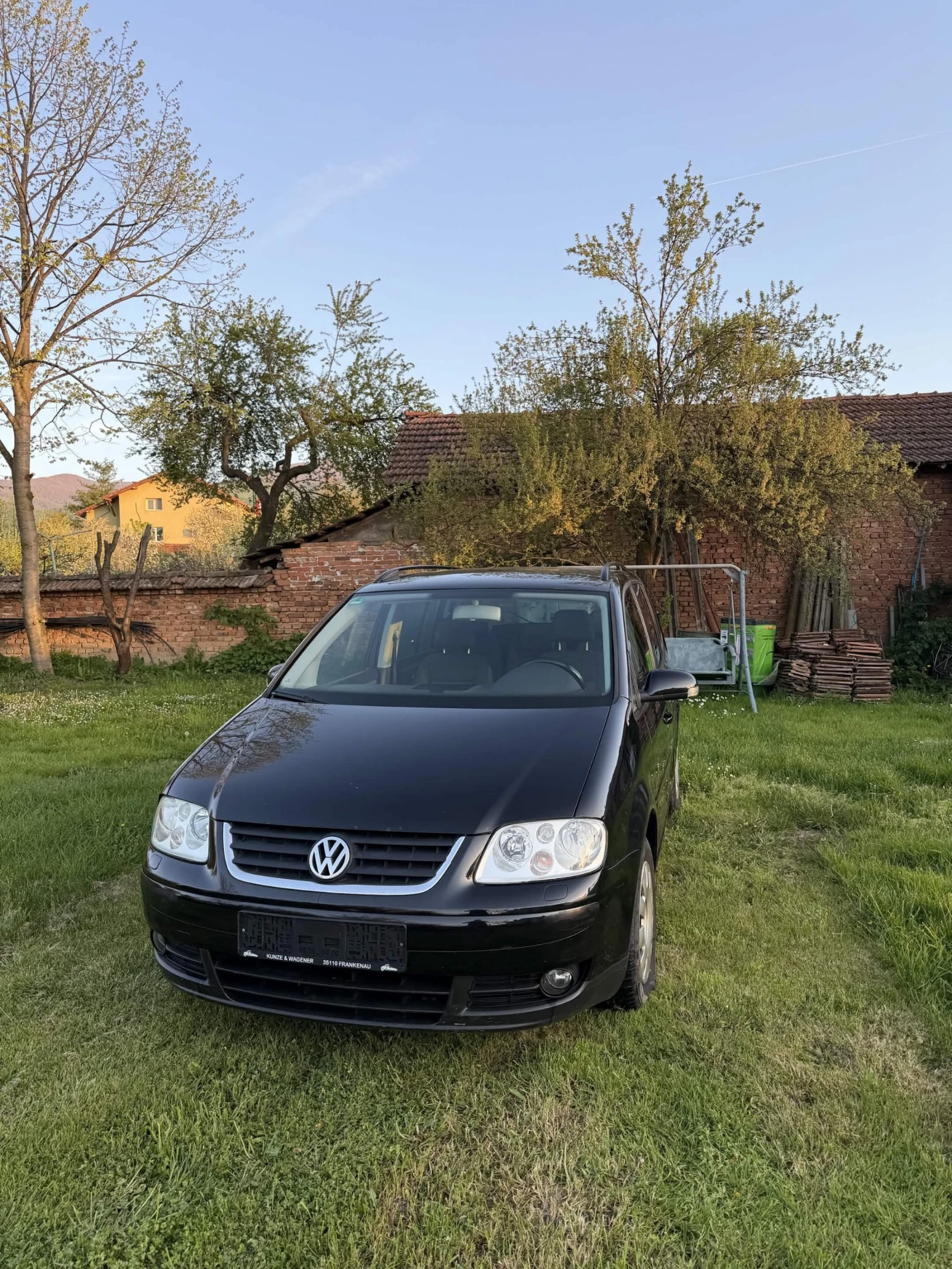 VW Touran 2.0 TDI 7местна , снимка 2 - Автомобили и джипове - 54315195