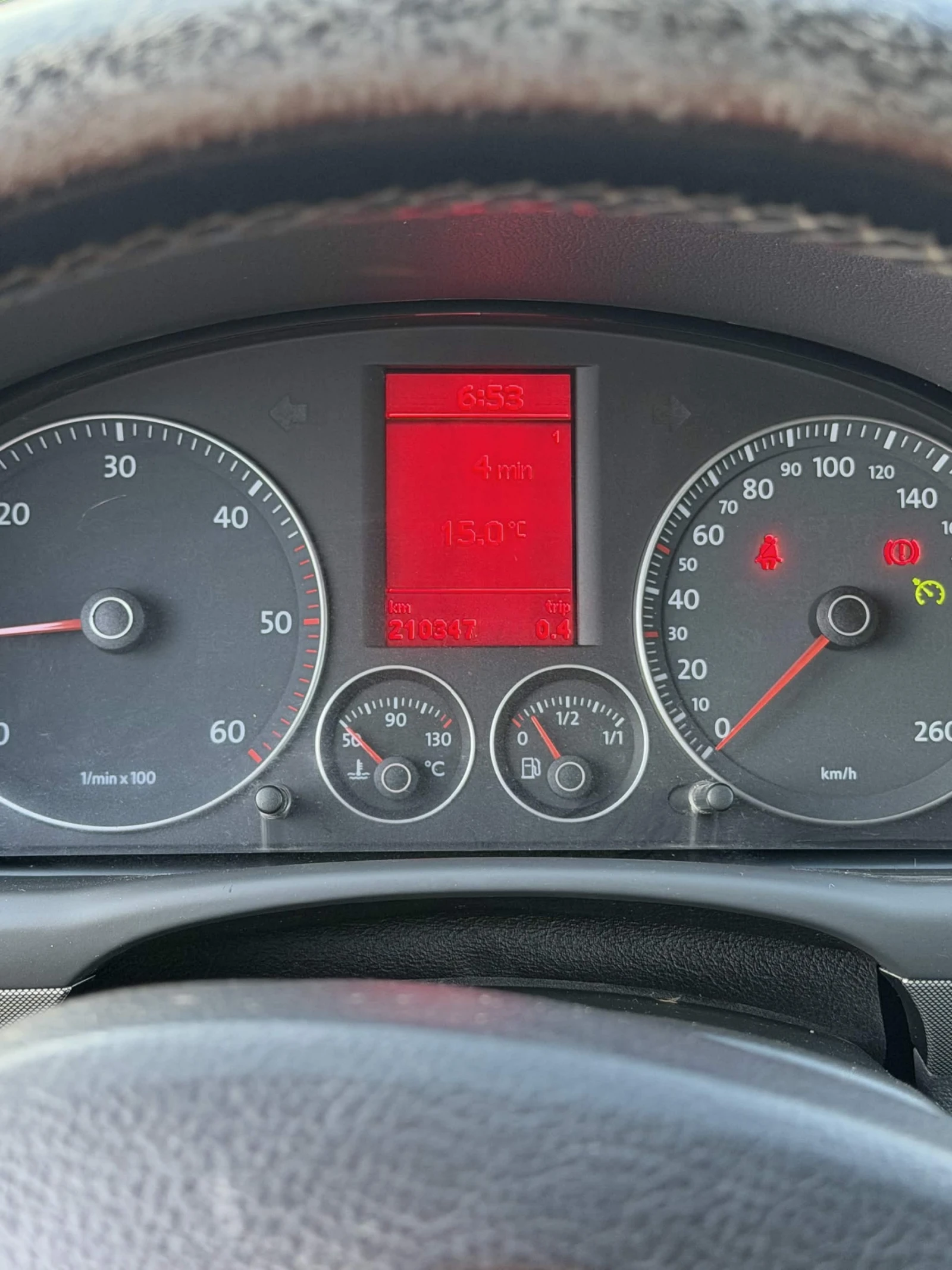 VW Touran 2.0 TDI 7местна , снимка 5 - Автомобили и джипове - 54315195