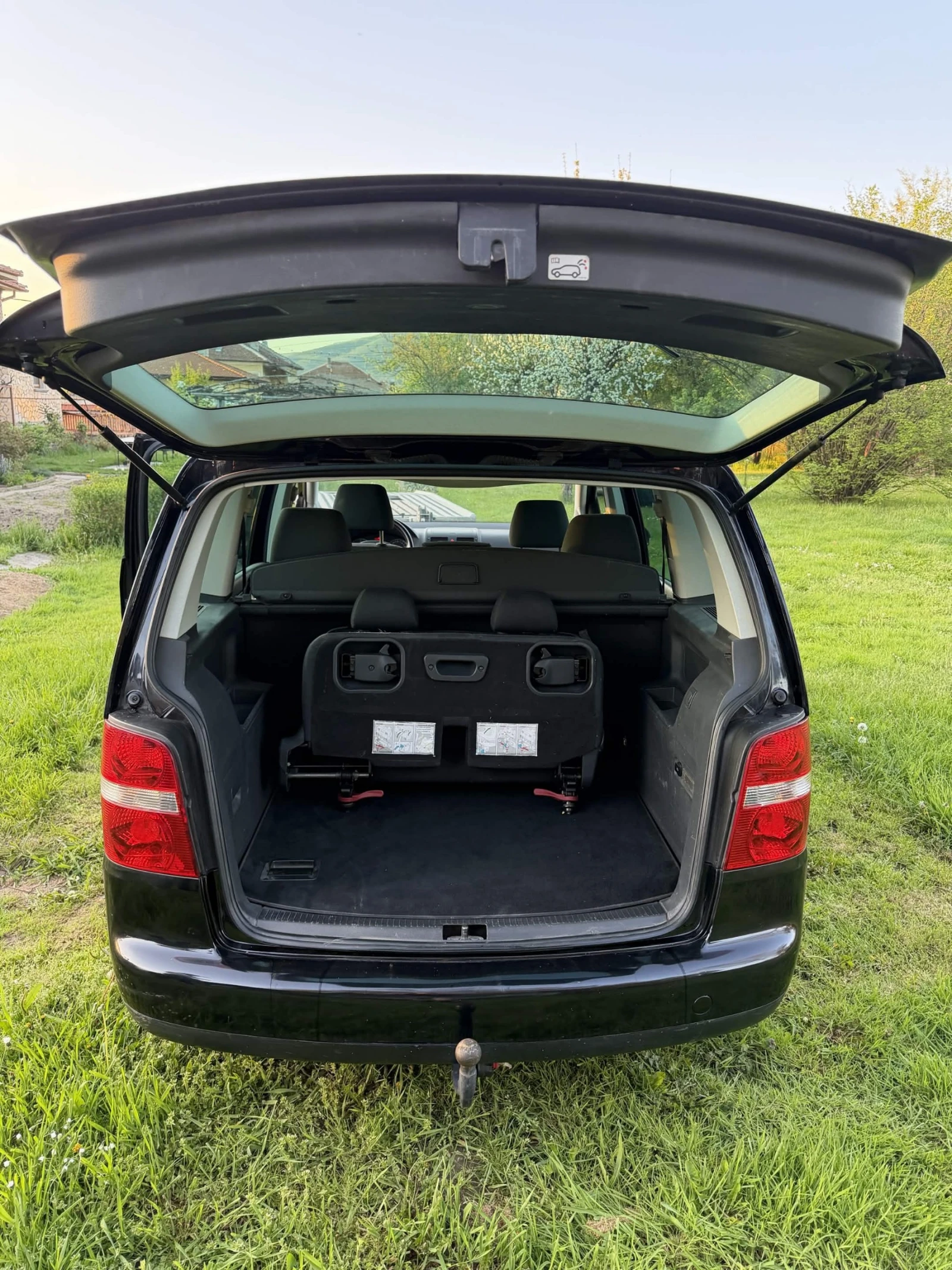 VW Touran 2.0 TDI 7местна , снимка 3 - Автомобили и джипове - 54315195