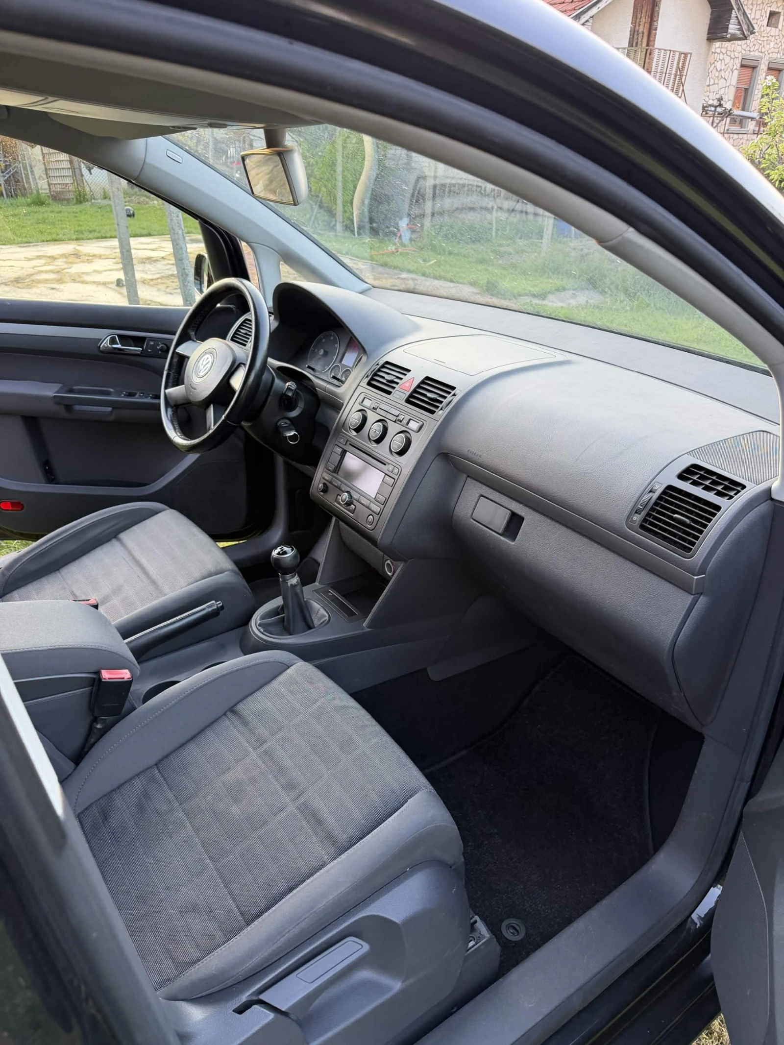 VW Touran 2.0 TDI 7местна , снимка 10 - Автомобили и джипове - 54315195