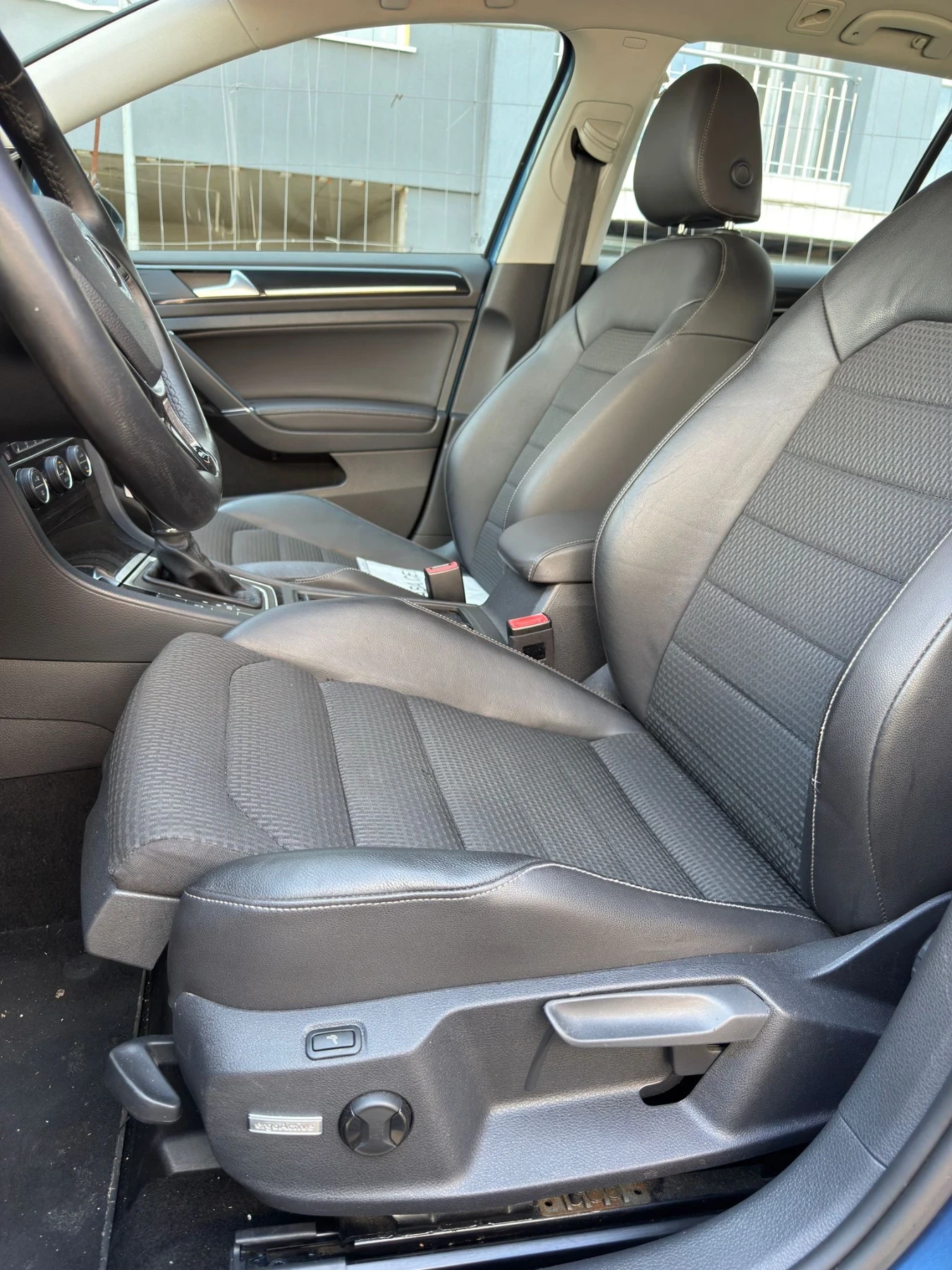 VW Golf 1.6 TDI 7DSG, снимка 17 - Автомобили и джипове - 54984982