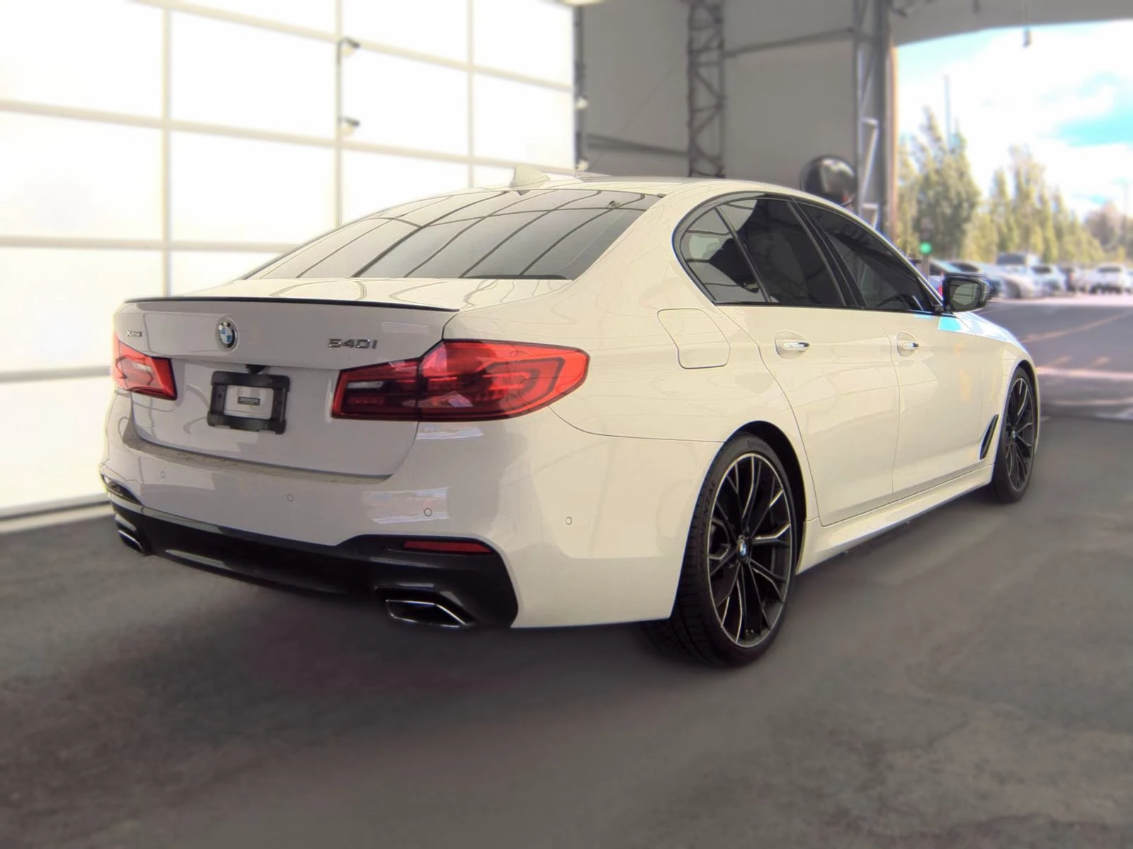 BMW 540 M-PK* HARMAN* HUD* CONTINENTAL* КРАЙНА ЦЕНА, снимка 4 - Автомобили и джипове - 55147427
