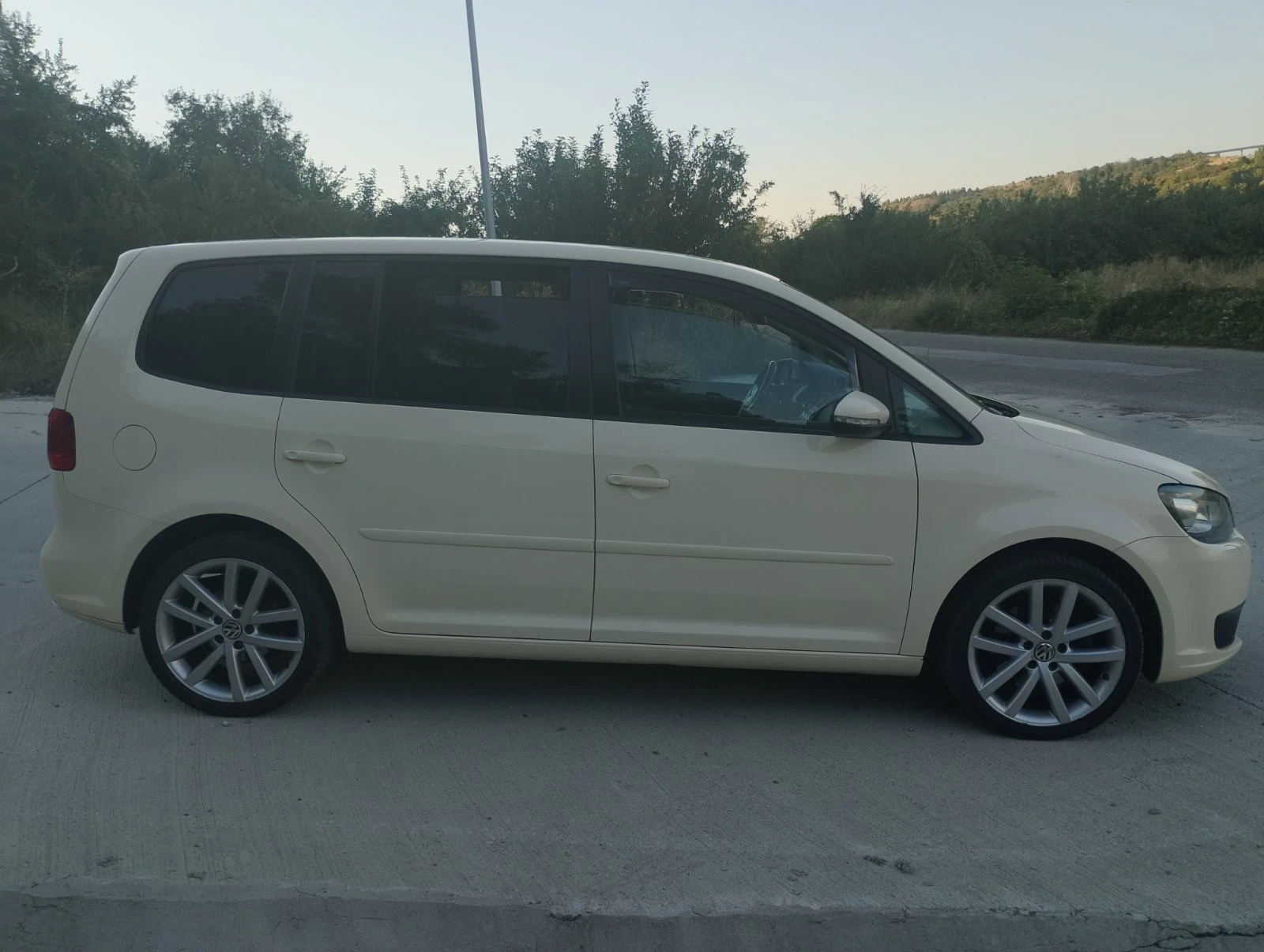 VW Touran 6+ 1, снимка 6 - Автомобили и джипове - 55533743