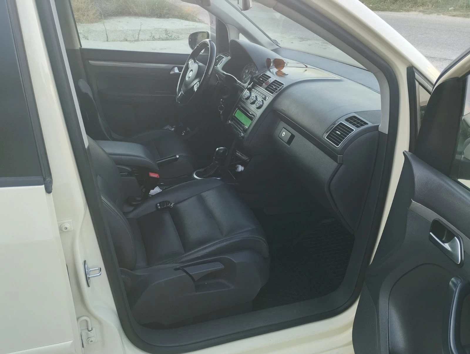 VW Touran 6+ 1, снимка 7 - Автомобили и джипове - 55533743