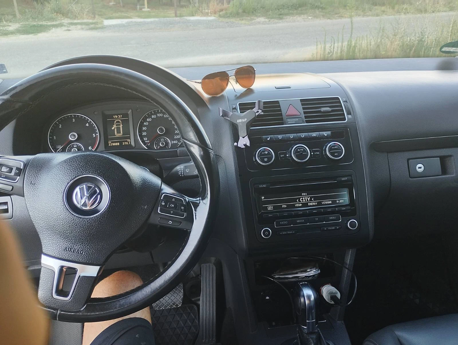 VW Touran 6+ 1, снимка 12 - Автомобили и джипове - 55533743