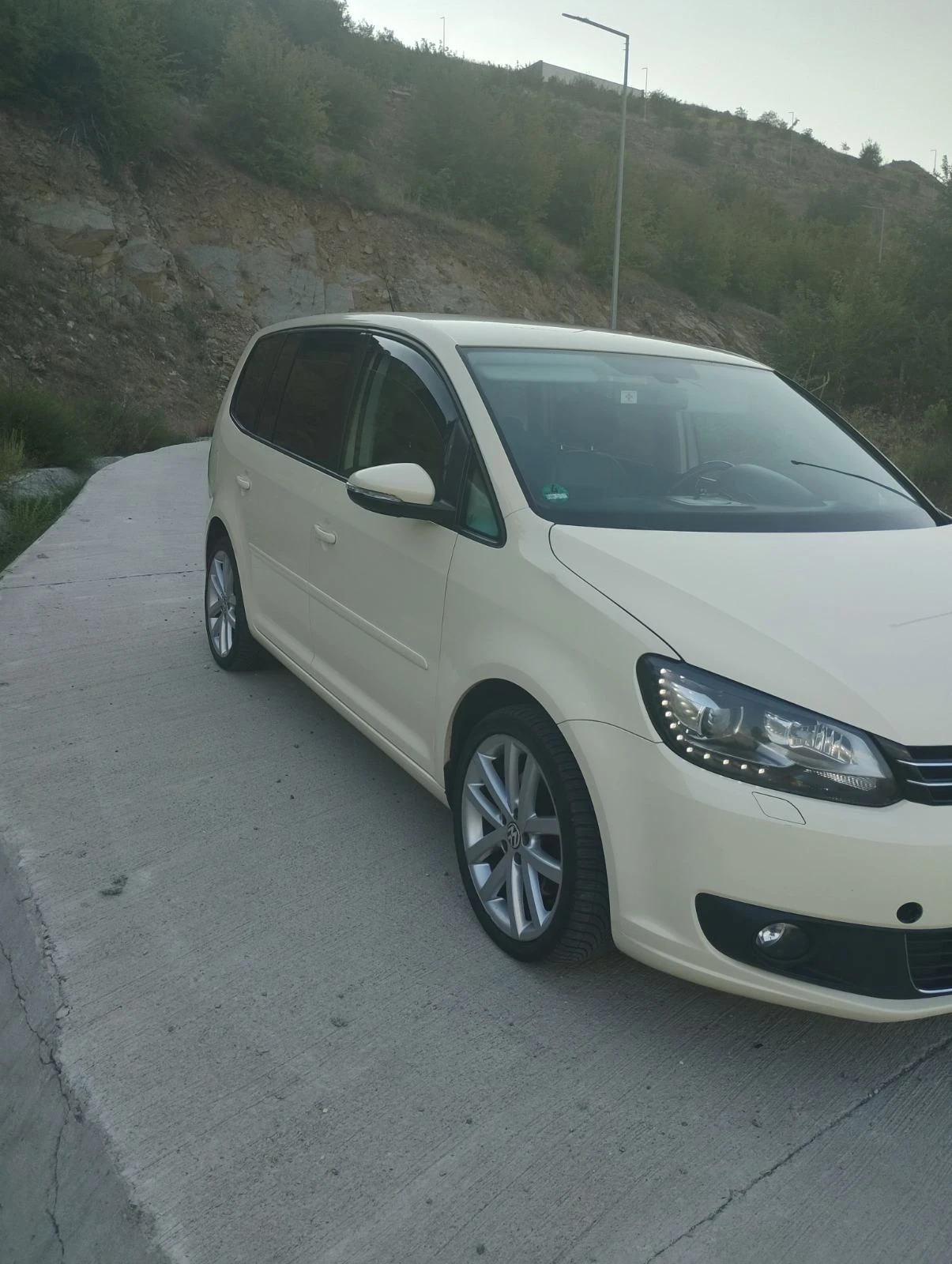 VW Touran 6+ 1, снимка 2 - Автомобили и джипове - 55533743