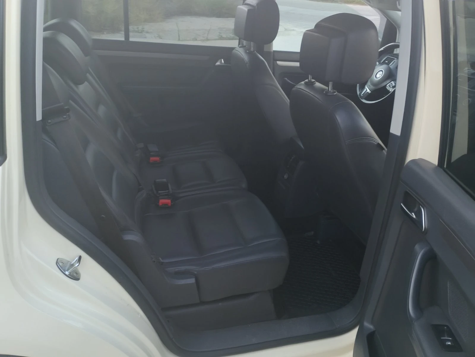 VW Touran 6+ 1, снимка 8 - Автомобили и джипове - 55533743