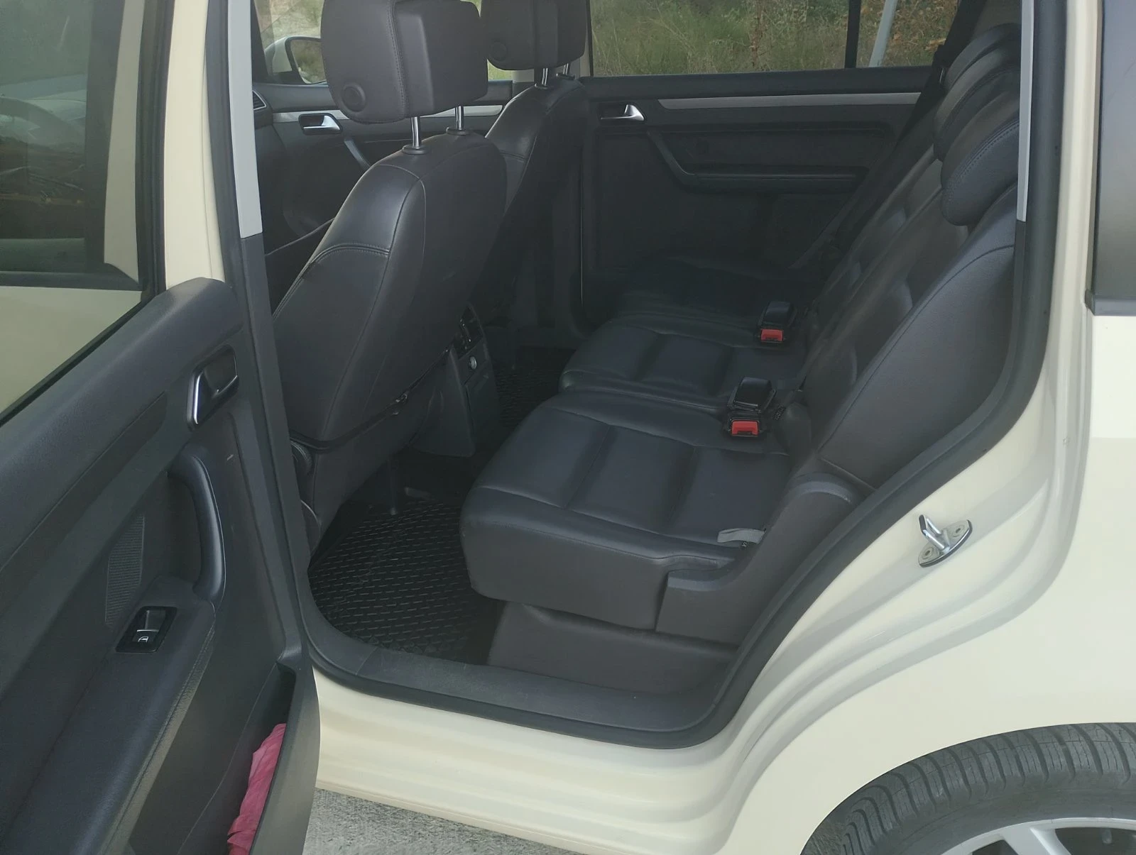 VW Touran 6+ 1, снимка 11 - Автомобили и джипове - 55533743