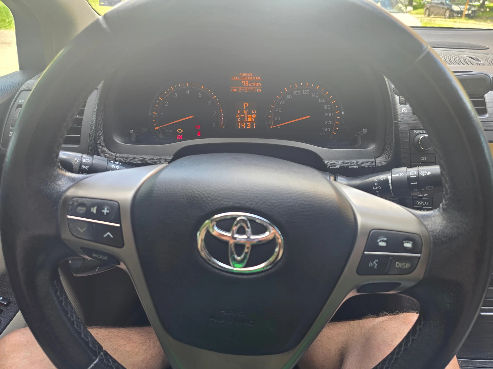 Toyota Avensis 1.8, снимка 13 - Автомобили и джипове - 55588398