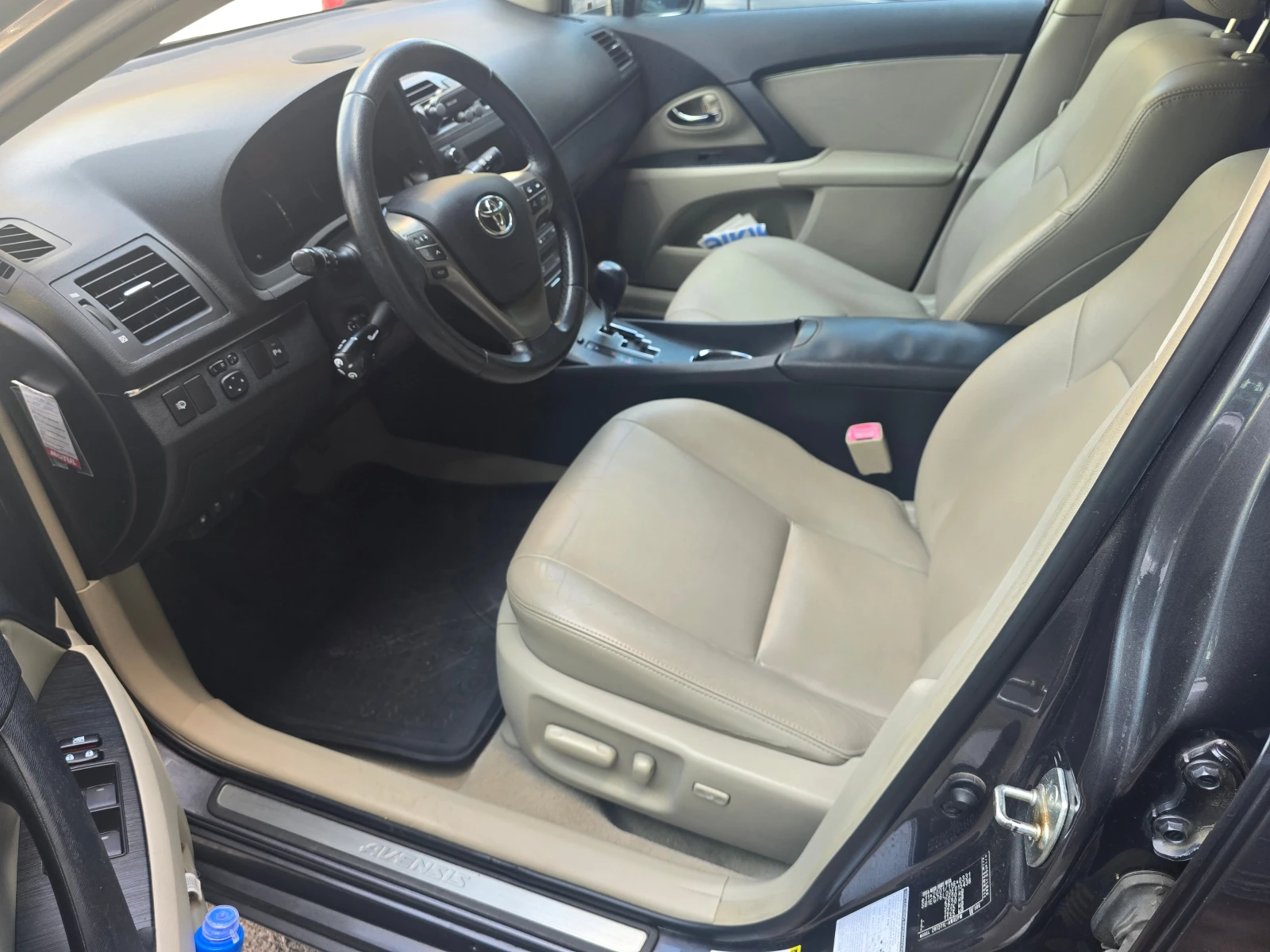 Toyota Avensis 1.8, снимка 15 - Автомобили и джипове - 55588398