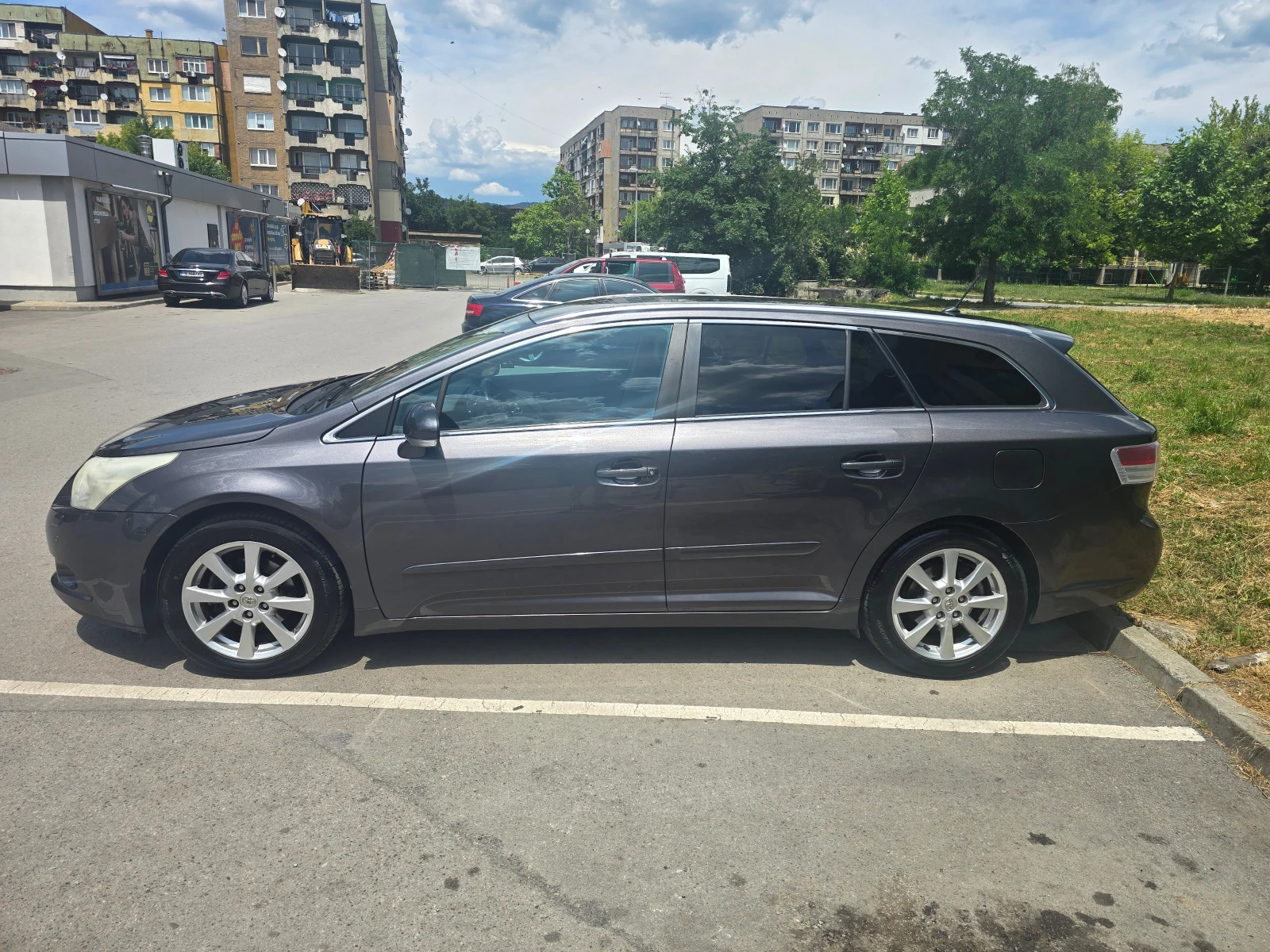Toyota Avensis 1.8, снимка 4 - Автомобили и джипове - 55588398