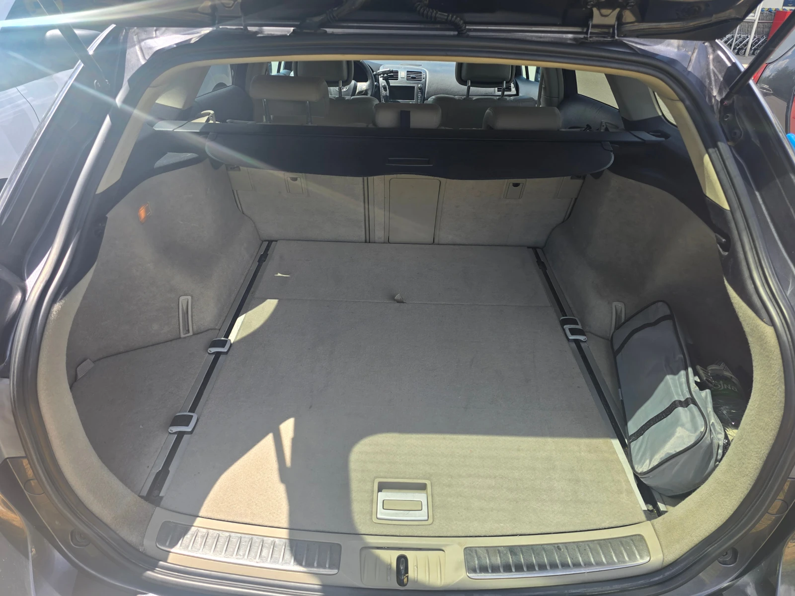 Toyota Avensis 1.8, снимка 11 - Автомобили и джипове - 55588398