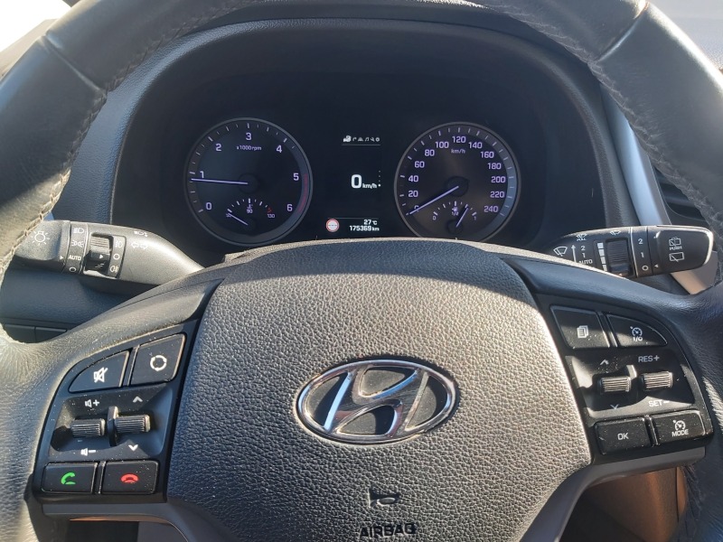 Hyundai Tucson 1.7 crdi, снимка 9 - Автомобили и джипове - 46218618