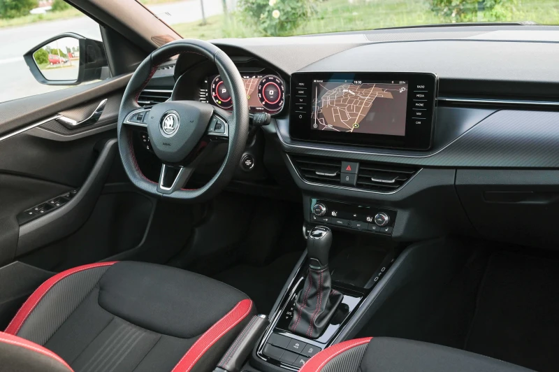 Skoda Kamiq 1.6TDI* MonteCarloPlus* Панорама* Камера* , снимка 15 - Автомобили и джипове - 50647537