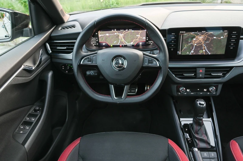 Skoda Kamiq 1.6TDI* MonteCarloPlus* Панорама* Камера* , снимка 16 - Автомобили и джипове - 50647537