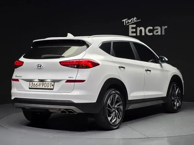 Hyundai Tucson Diesel 1.6 2Wd Premium, снимка 2 - Автомобили и джипове - 56130873