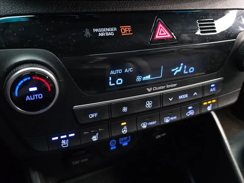 Hyundai Tucson Diesel 1.6 2Wd Premium, снимка 16 - Автомобили и джипове - 56130873