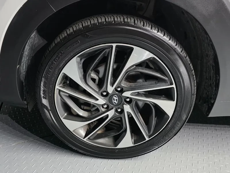 Hyundai Tucson Diesel 1.6 2Wd Premium, снимка 5 - Автомобили и джипове - 56130873