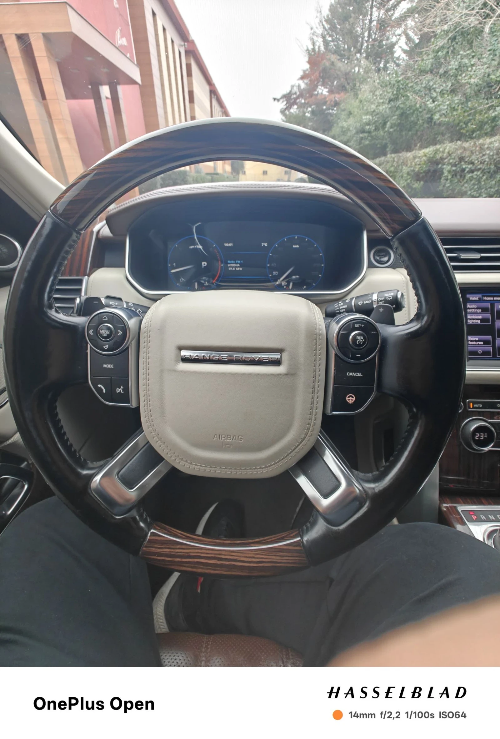 Land Rover Range rover Autobiography    10, 11, 2025 | Mobile.bg   12