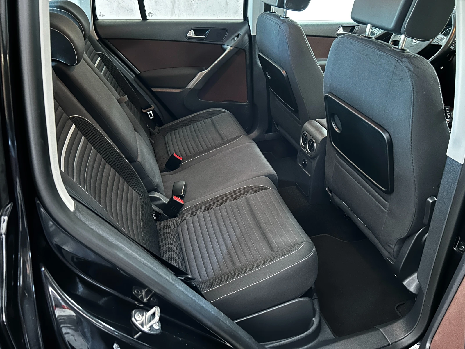 VW Tiguan 2.0TDI 4MOTION, снимка 11 - Автомобили и джипове - 54359788