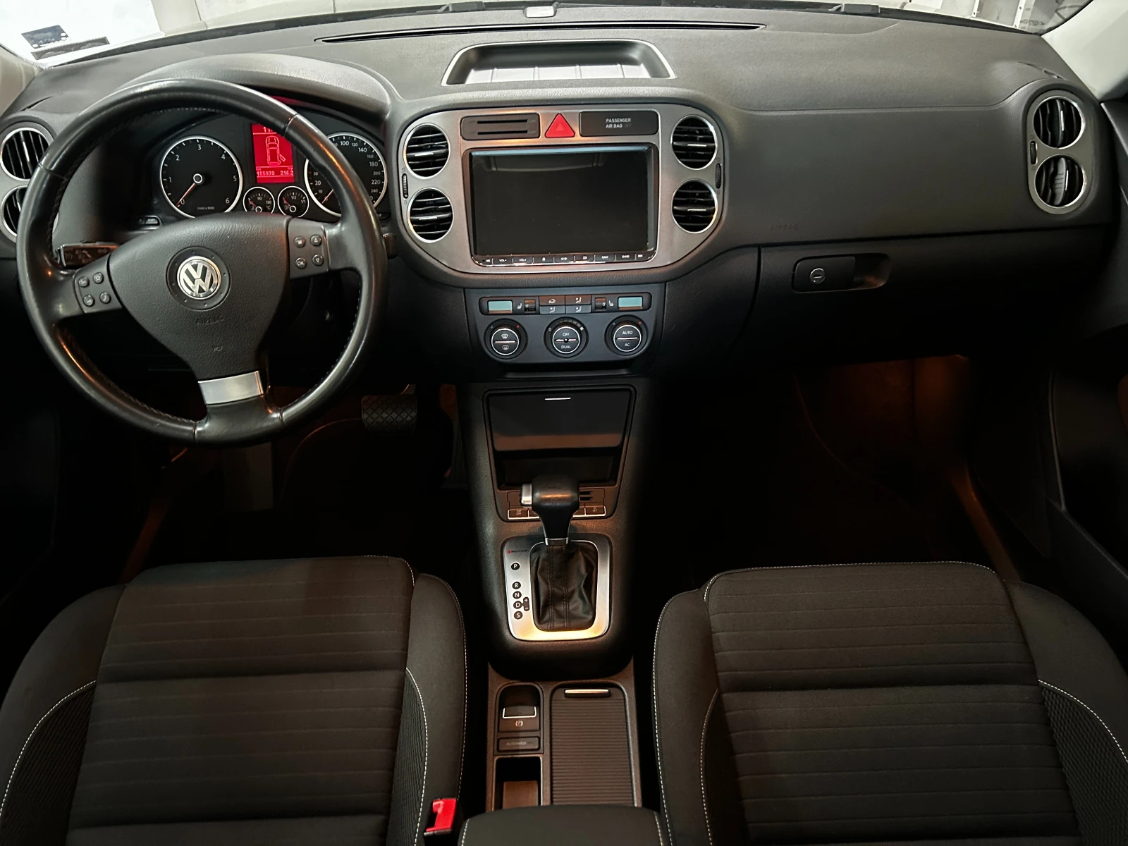 VW Tiguan 2.0TDI 4MOTION, снимка 9 - Автомобили и джипове - 54359788