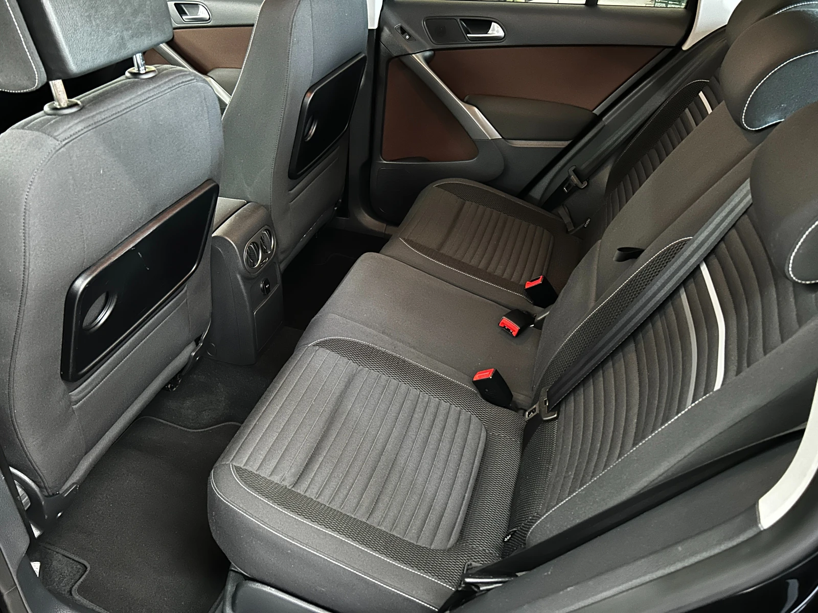 VW Tiguan 2.0TDI 4MOTION, снимка 12 - Автомобили и джипове - 54359788