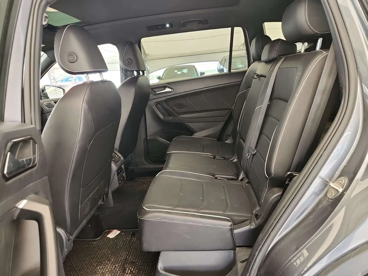 VW Tiguan HIGHLINE R LINE/CARFAX/ФИНАНСИРАНЕ, снимка 12 - Автомобили и джипове - 54974867