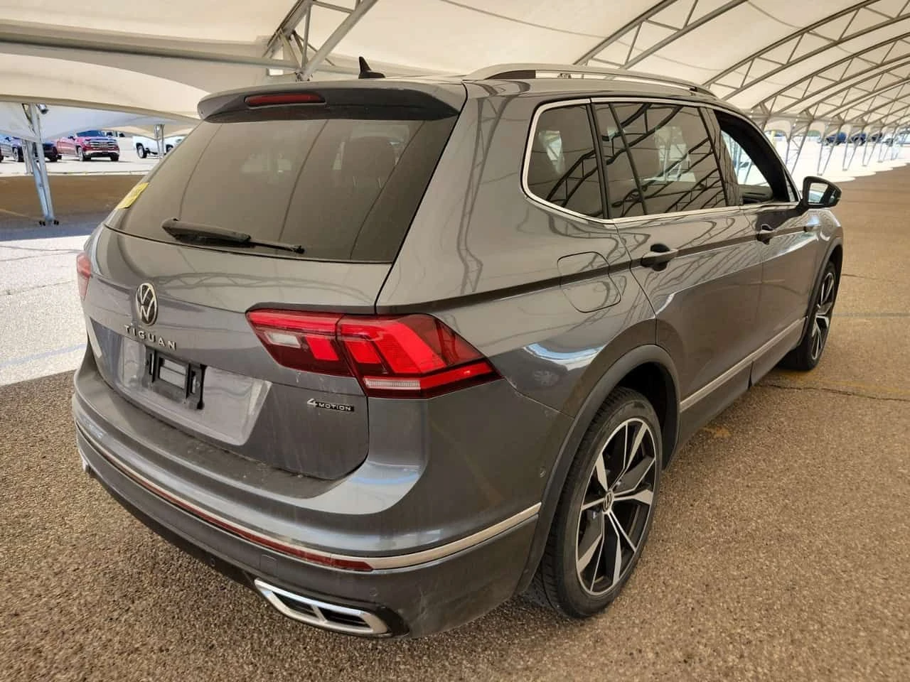 VW Tiguan HIGHLINE R LINE/CARFAX/ФИНАНСИРАНЕ, снимка 3 - Автомобили и джипове - 54974867