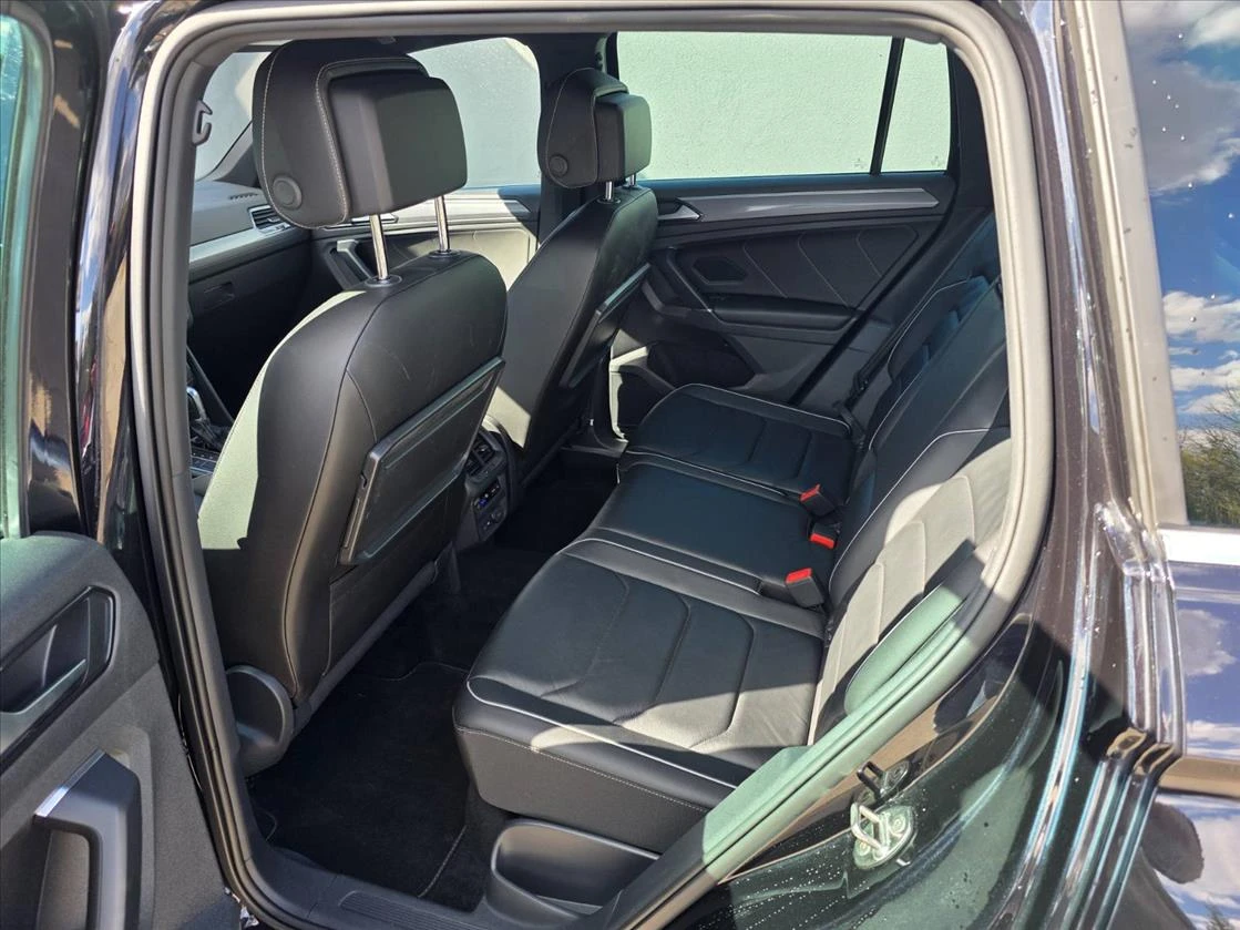 VW Tiguan 2.0 BiTDI 4MOTION DSG R-LINE, снимка 17 - Автомобили и джипове - 55592940